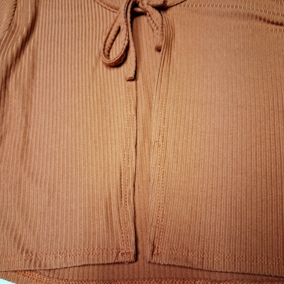 Olivia Rae Burnt Orange Ribbed Open Top - Picture 4 of 4